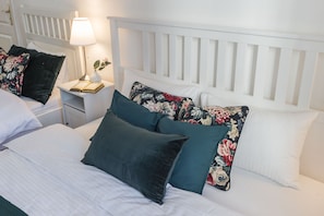Apartment | 3 bedrooms, iron/ironing board, free WiFi, bed sheets
