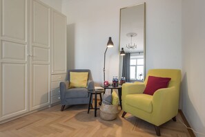 Apartment | Living room | Flat-screen TV