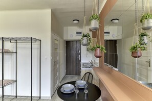 Fridge, stovetop, cookware/dishes/utensils - Lubomirskiego 45 (Kraków)