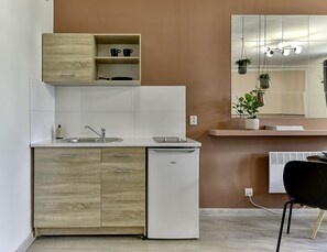 Fridge, stovetop, cookware/dishes/utensils - Lubomirskiego 45 (Kraków)