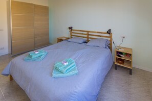2 chambres, fer et planche à repasser, lit parapluie, Wi-Fi gratuit