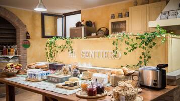 Free daily continental breakfast