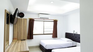 Standard Double or Twin Room | Desk, free WiFi - Rimnam Hotel Suk Sawat 70 (Phra Pradaeng)
