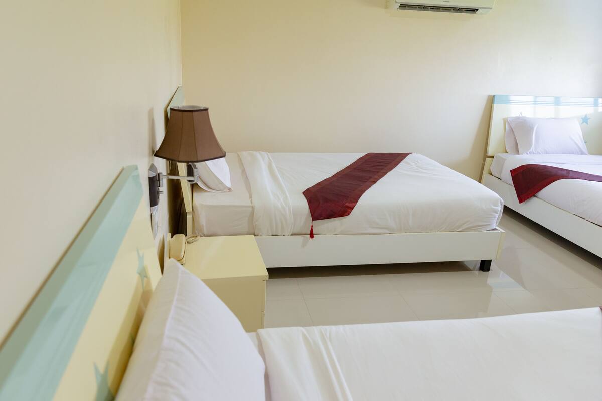 Family Triple Room | Desk, WiFi (free)