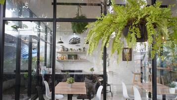 Coffee shop