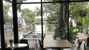 Breakfast and lunch served  - Rimnam Hotel Suk Sawat 70 (Phra Pradaeng)