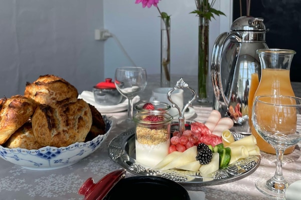 Daily full breakfast for a fee