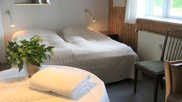 Basic Double Room, Shared Bathroom | Down comforters, individually decorated, individually furnished, desk