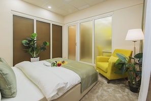 2 bedrooms, individually decorated, individually furnished, desk