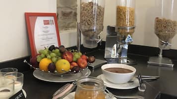 Desayuno buffet diario (EUR 12 por persona)