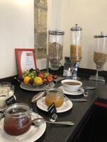 Morgunverðarhlaðborð daglega (12 EUR á mann)