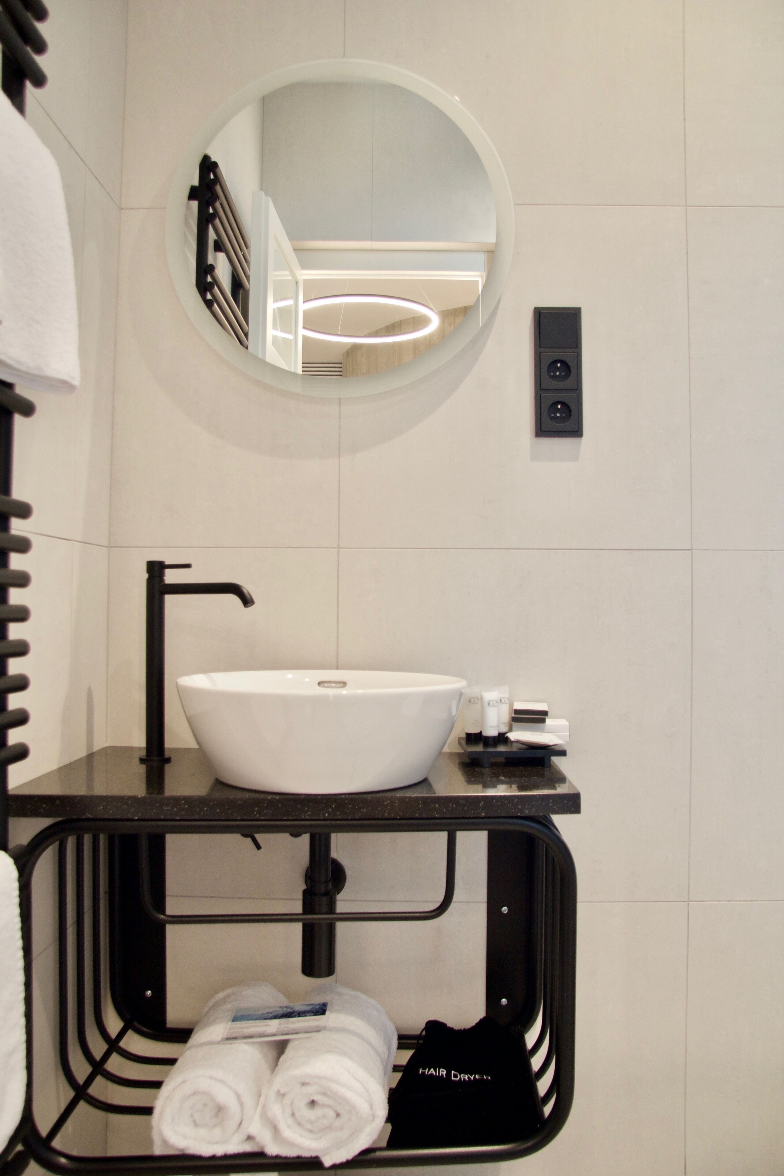 Photo - Chevron Hotel