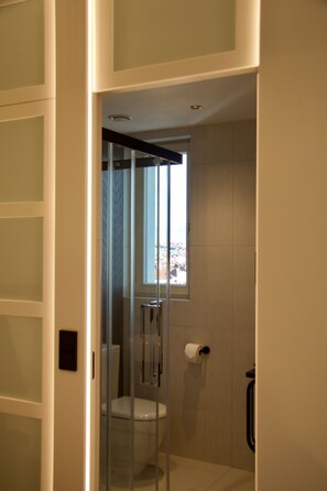 Ducha del cuarto de baño