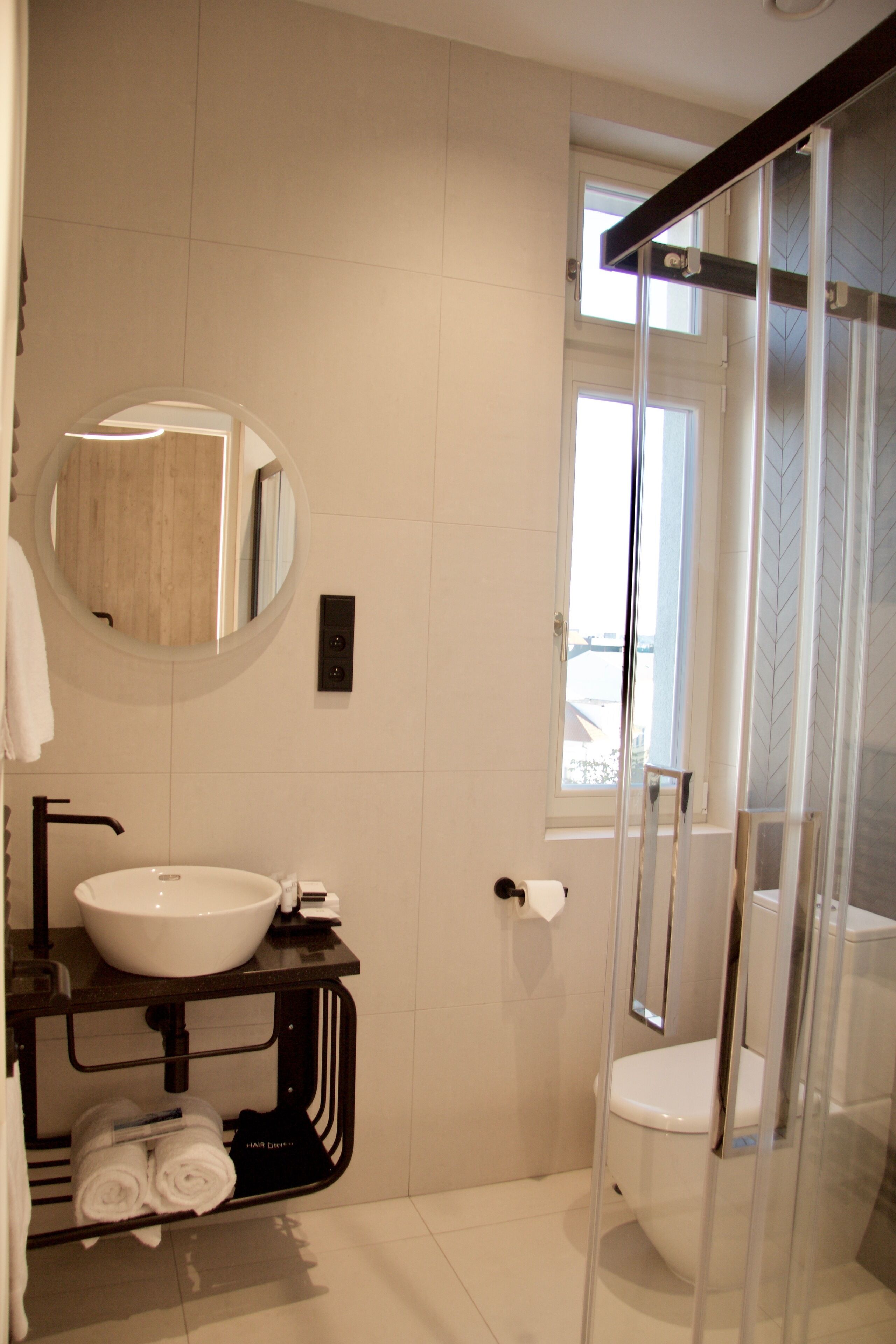 Photo - Chevron Hotel