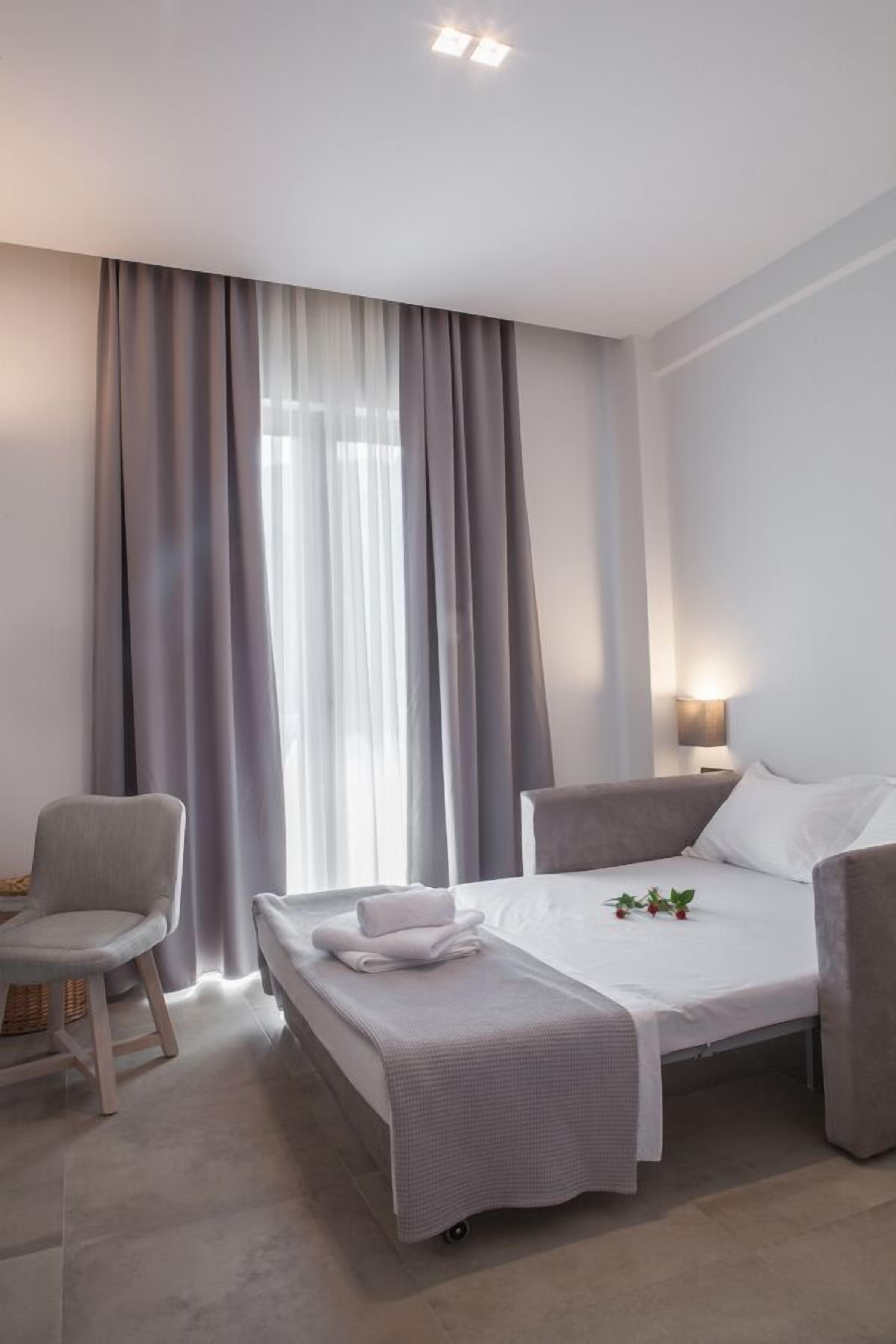 Caja de seguridad en la habitación y escritorio 