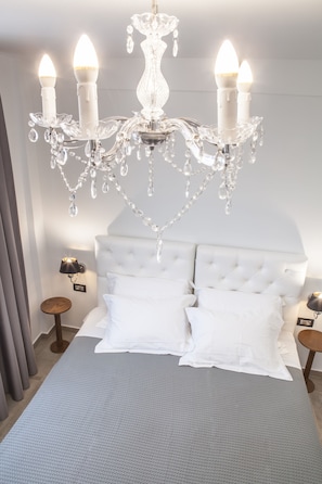 In-room safe, desk, soundproofing, free cribs/infant beds - Anemos Rooms & Apartments (Nafplio)