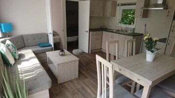 Espacio para trabajar con laptop y sistema de insonorización 