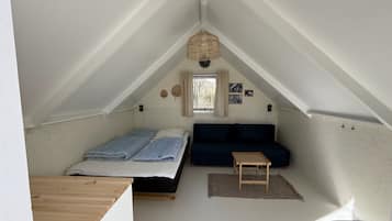 Economy Cabin - shared toilet/shower -Bed linen excluded | 1 ห้องนอน, พื้นที่ทำงานแบบใช้แล็ปท็อป, ห้องเก็บเสียง, เตารีด/โต๊ะรีดผ้า