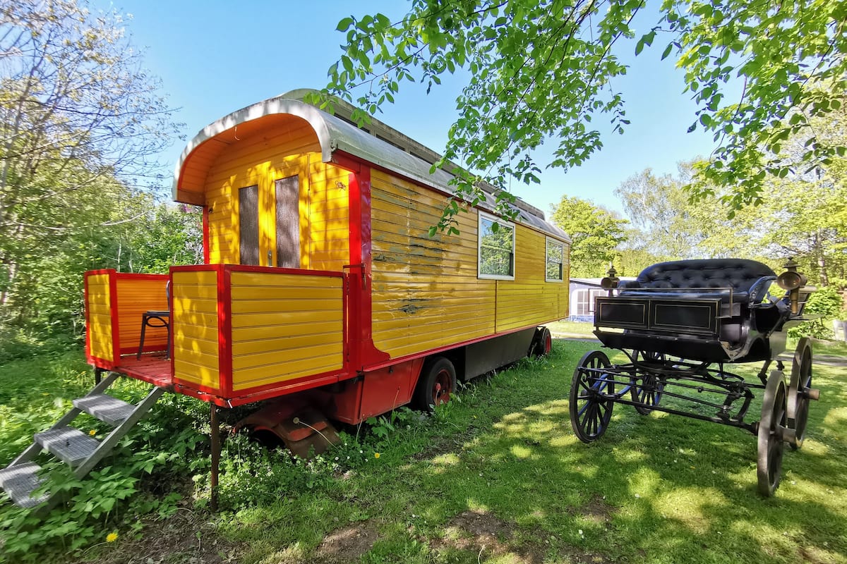 Circus Waggon | 1 bedroom, laptop workspace, soundproofing, iron/ironing board