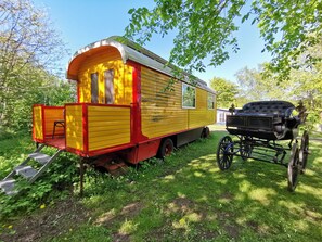 Circus Waggon | Skrivebord for bærbar PC, lydisolert og strykejern/-brett