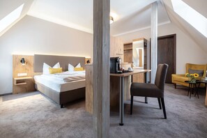 2 bedrooms, in-room safe, desk, laptop workspace