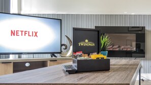 Maison Affaires, 3 chambres | Salle de séjour | TV connectée