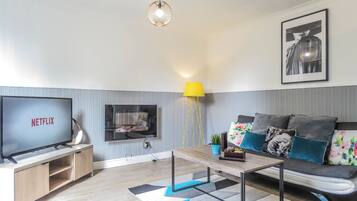 Business House, 3 Bedrooms | Living area | Smart TV