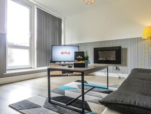 Business House, 3 Bedrooms | Living area
