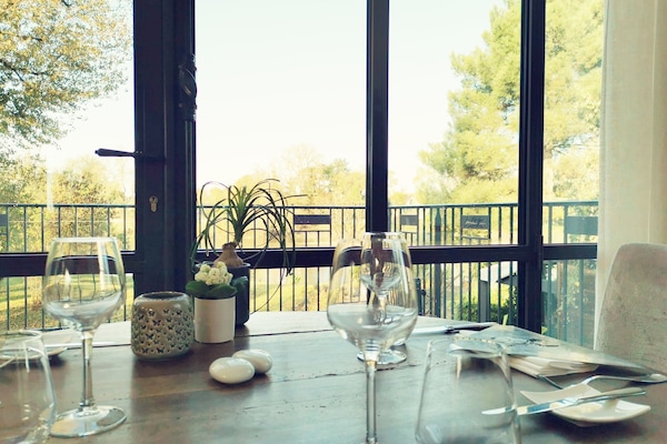 Lunch and dinner served, French cuisine