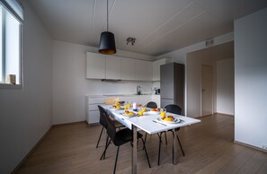 Apartment, 3 Bedrooms | In-room dining