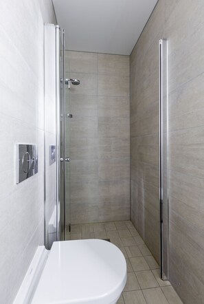 Apartment, 3 Bedrooms | Bathroom | Shower, free toiletries, hair dryer, towels