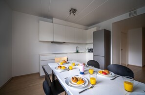Apartment, 3 Bedrooms | In-room dining - Nordic Host - The Crimson Retreat (Tromsø)