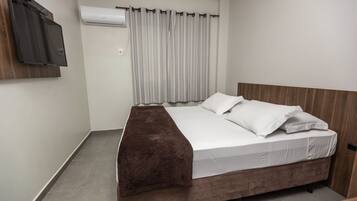 Deluxe Apartment | 2 bedrooms, laptop workspace, free WiFi, bed sheets