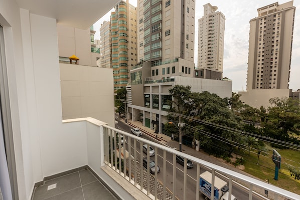 Deluxe Apartment | Balcony