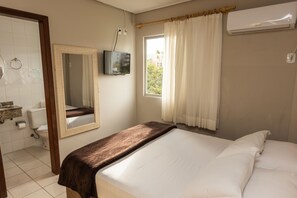 Suite (Bosque) | 2 bedrooms, laptop workspace, free WiFi, bed sheets - Hotel do Bosque (Balneário Camboriú)