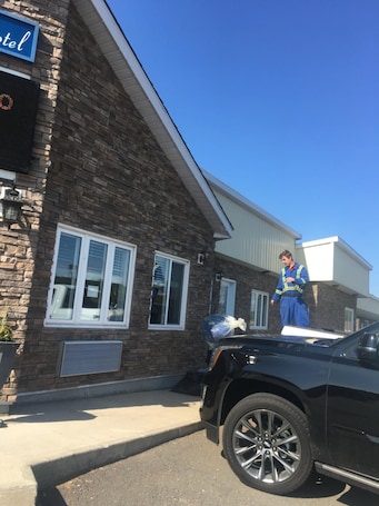 Exterior. Goodman's Motel