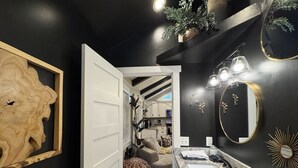 A modern bathroom with a vanity, sink, and mirror. - Soul Sister- Creek View, WiFi, Firepit, WiFi, Hiking, 4 mins to Natural Bridge (Campton)