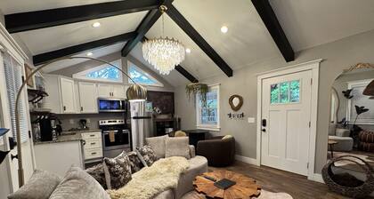 Soul Sister- Creek View, WiFi, Firepit, WiFi, Hiking, 4 mins to Natural Bridge