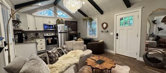 Soul Sister- Creek View, WiFi, Firepit, WiFi, Hiking, 4 mins to Natural Bridge