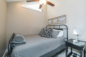 1 غرفة نوم ومكتب وواي فاي مجانًا وملاءات أسرّة