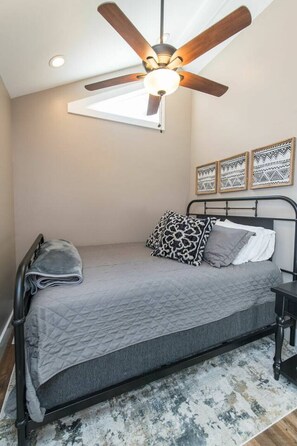 1 habitación, escritorio, wifi gratis y ropa de cama 