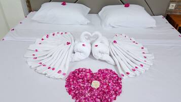 Free WiFi, bed sheets