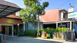 A commercial area with a restaurant named "Jajanghaya" and a sign for "combine." - Griya Jagadhaya (Sewon)
