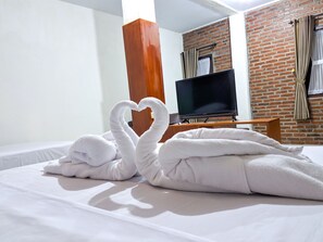 Family Double Room | Free WiFi, bed sheets - Griya Jagadhaya (Sewon)