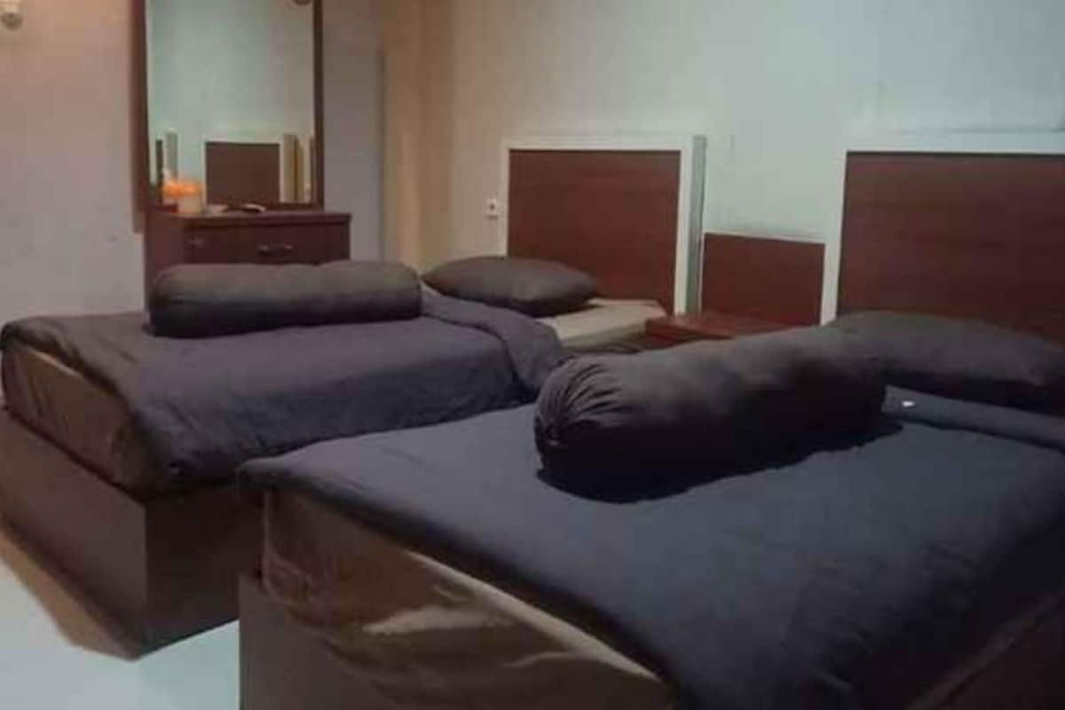 Escritorio, wifi gratis y ropa de cama