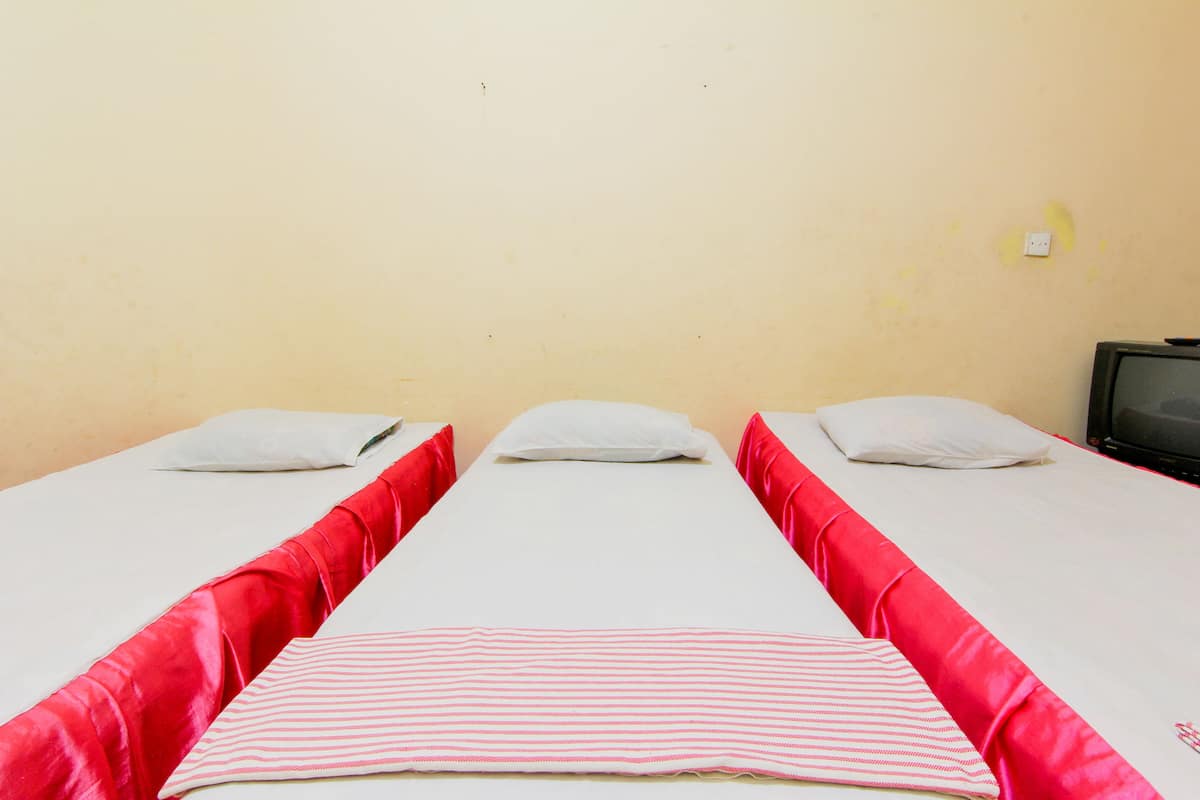 Habitación triple superior | Wifi gratis y ropa de cama