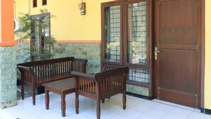 Double Room - Wisma Bougenville (Surabaya)