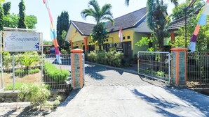 Street view - Wisma Bougenville (Surabaya)