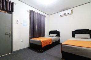 Standard Twin Room | Free WiFi - Rumah Kakak Guesthouse - Hostel (Bandung)