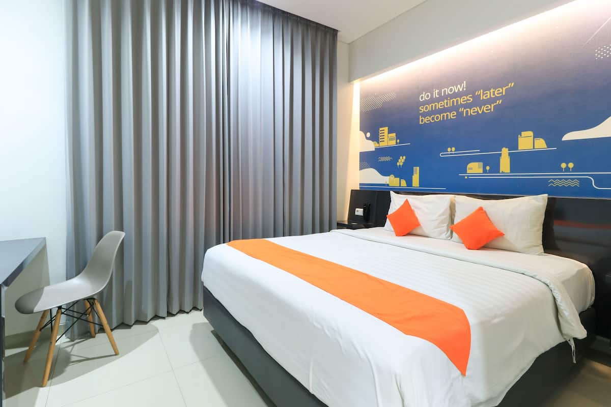 Desk, free WiFi, bed sheets